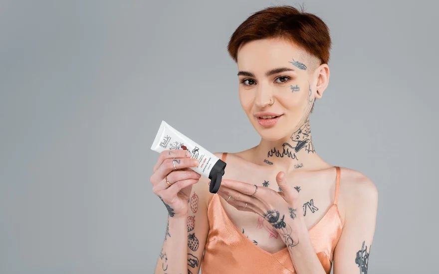 per quanto tempo devo mettere la crema sul tatuaggio