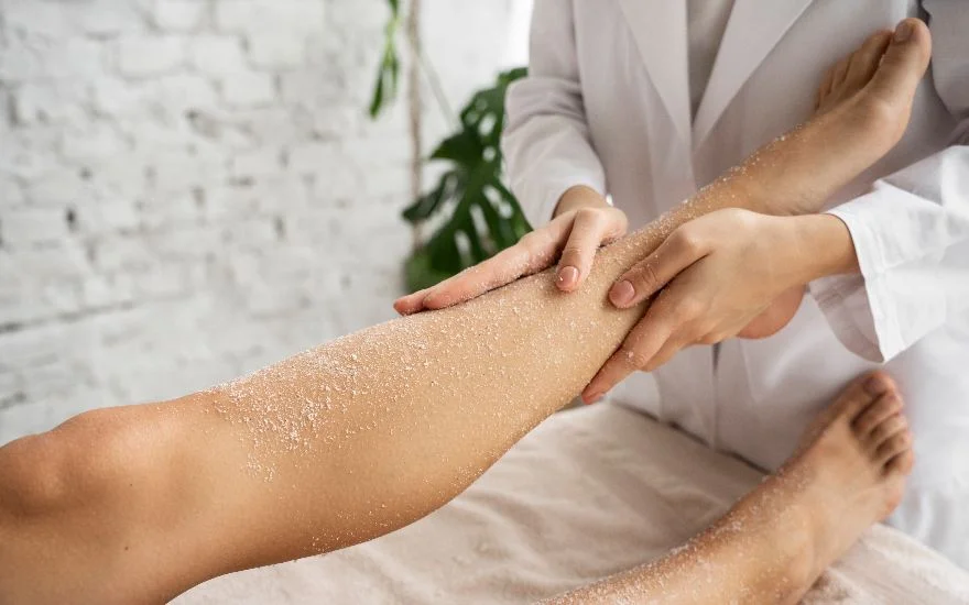 scrub per il corpo per le gambe