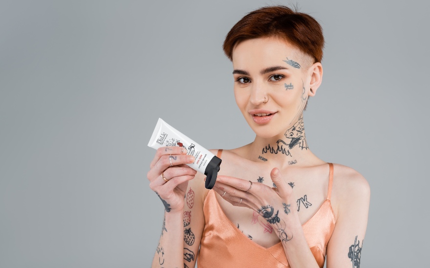 per quanto tempo devo mettere la crema sul tatuaggio